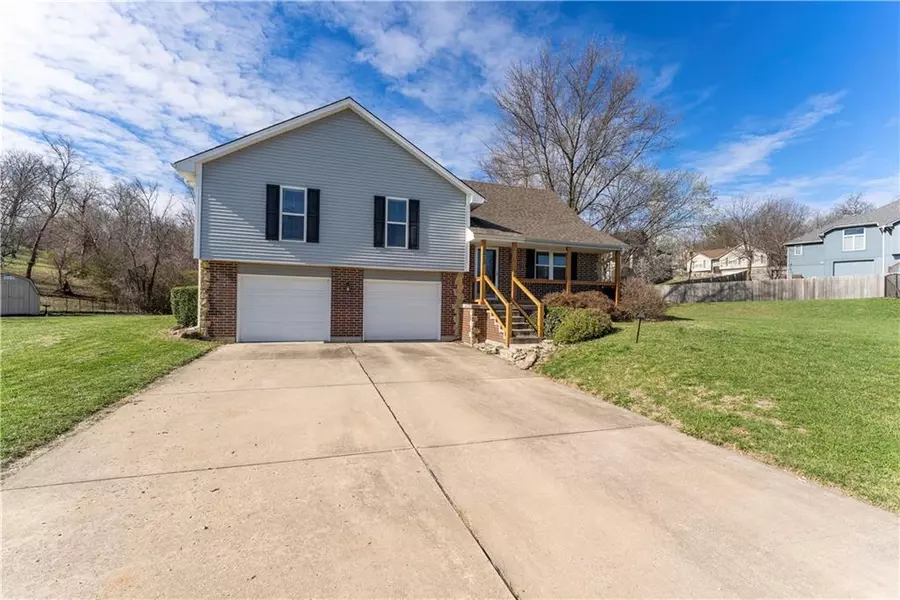 2512 SW CLINTON ST, Oak Grove, MO 64075