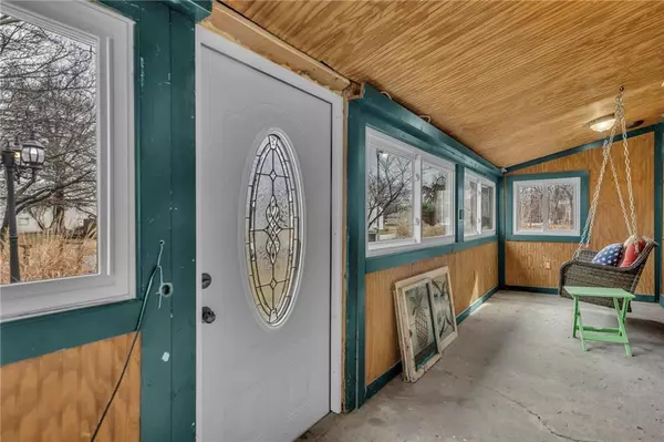 Paola, KS 66071,210 Lincoln ST