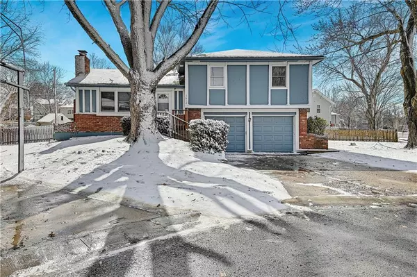 Olathe, KS 66062,1612 S Lindenwood DR