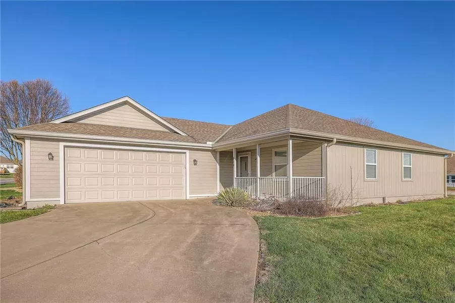 614 Sun DR, Raymore, MO 64083