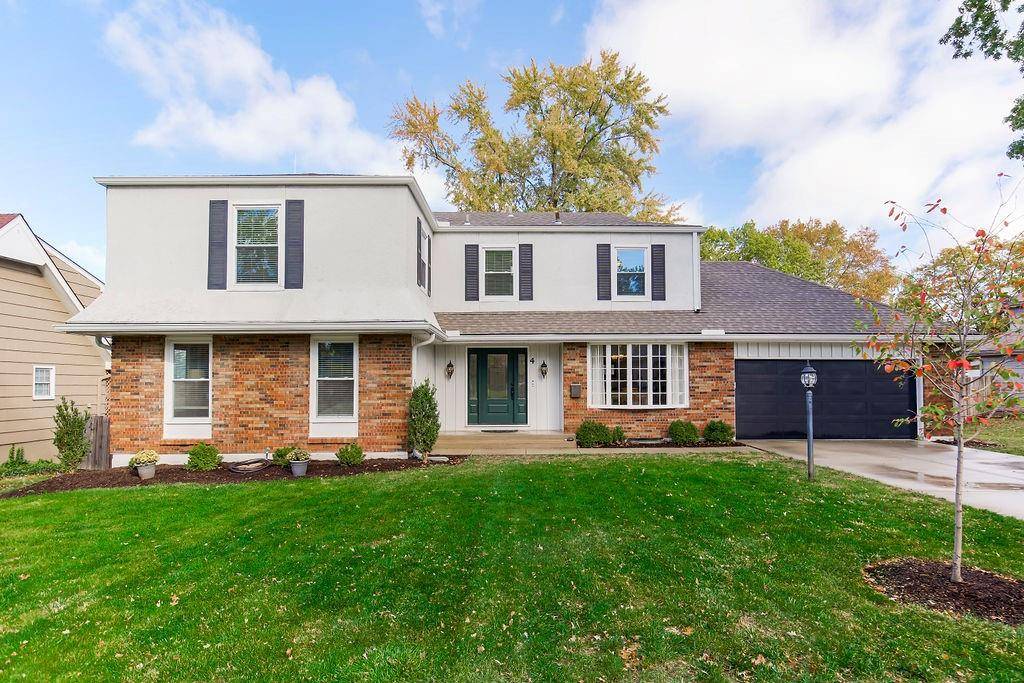 4 W Bridlespur DR, Kansas City, MO 64114