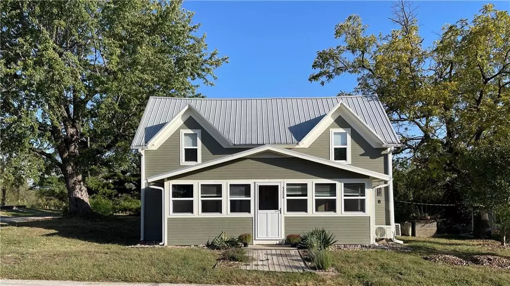 5206 Locust ST, Smithville, MO 64089