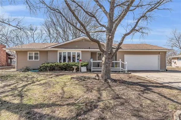 325 N Orange ST, Garnett, KS 66032