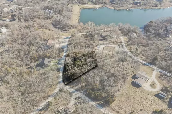 6 Birch CT, La Cygne, KS 66040