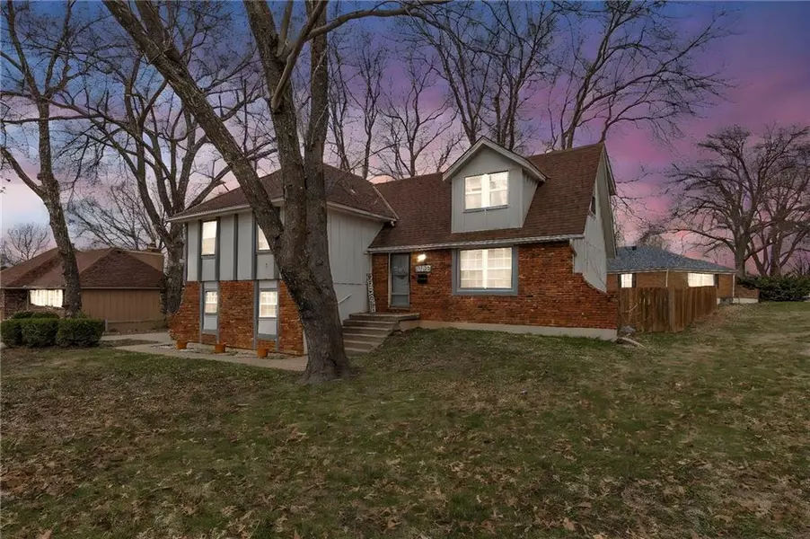 4416 GRANDVIEW RD, Kansas City, MO 64137