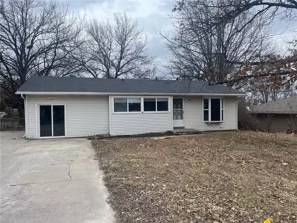 5 SE 240th RD, Warrensburg, MO 64093