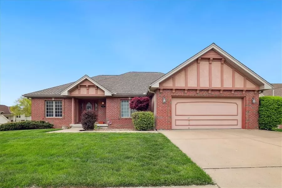 6016 NE Gladstone LN, Gladstone, MO 64119