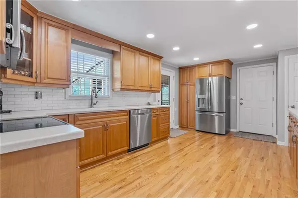 Prairie Village, KS 66208,7904 Outlook LN