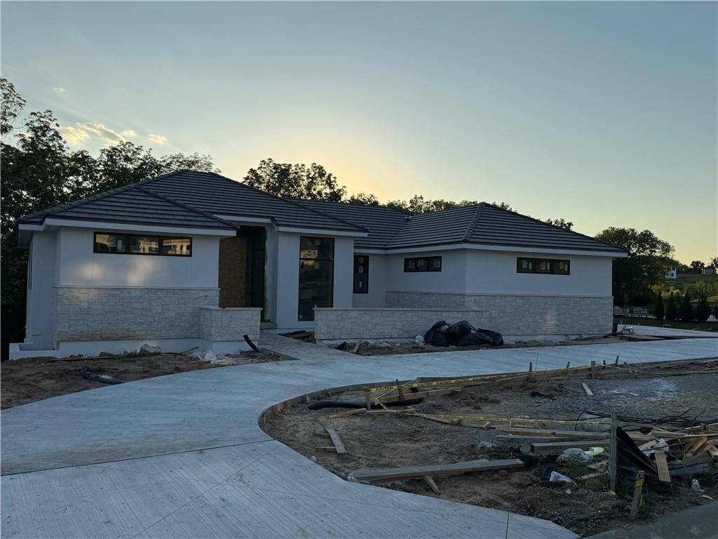 7410 NW Pampas LN, Parkville, MO 64152