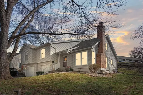 8541 W 109th TER, Overland Park, KS 66210