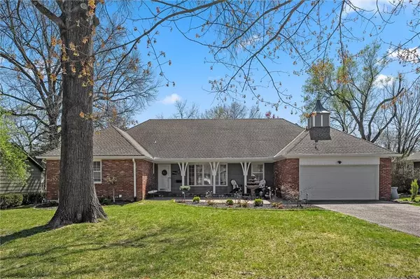 5819 W 85th ST, Overland Park, KS 66207