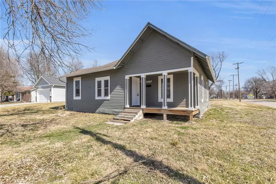 1047 S Locust ST, Ottawa, KS 66067