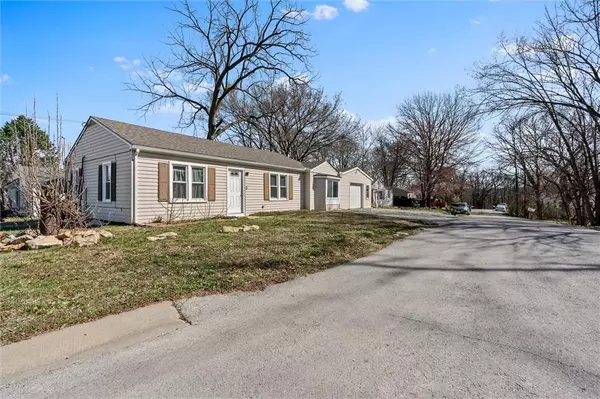 Gladstone, MO 64118,2 NE 62nd ST