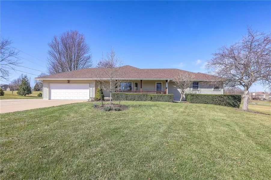 18661 152nd ST, Basehor, KS 66007