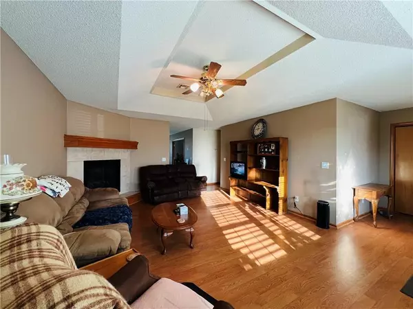 Oak Grove, MO 64075,902 SW Mitchell ST