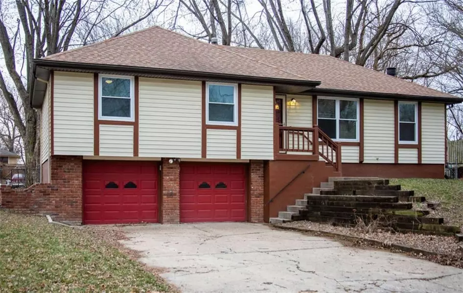 2107 S Park AVE, Oak Grove, MO 64075