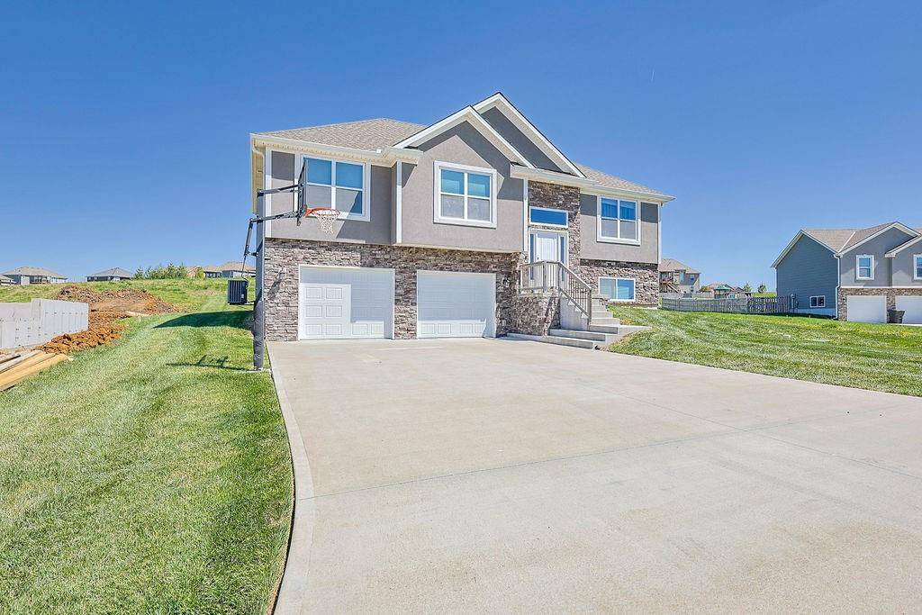 St Joseph, MO 64505,19227 Cherokee CT