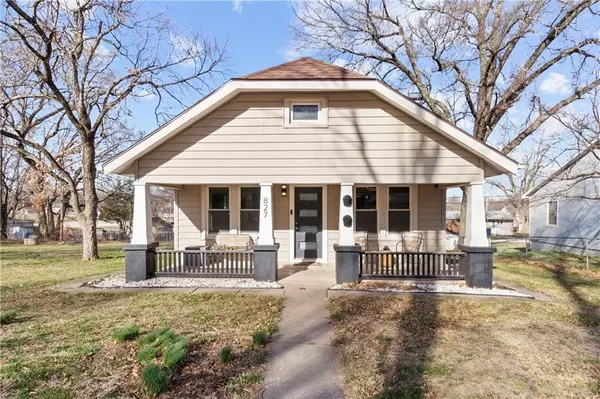 827 Locust ST, Eudora, KS 66025