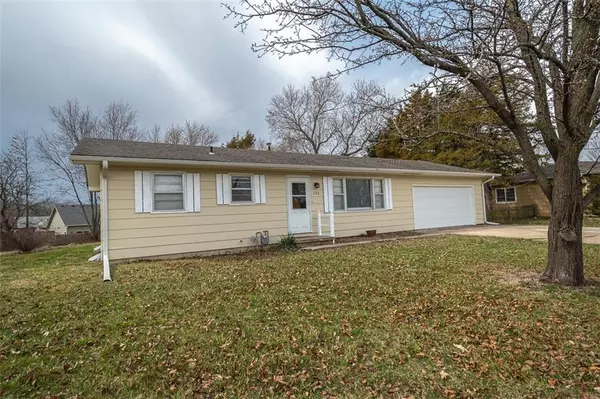 131 Santa Fe DR, Baldwin City, KS 66006