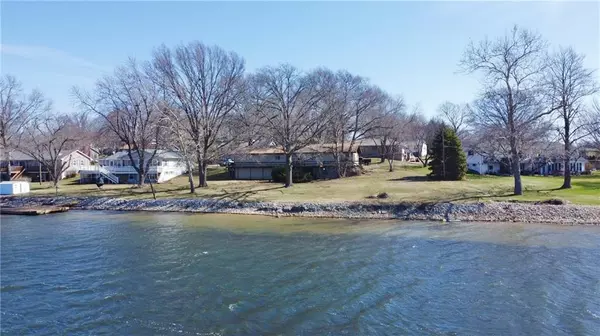 1739 Lakeside TER, Trenton, MO 64683