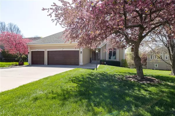 3015 SW 9th TER, Lee's Summit, MO 64081