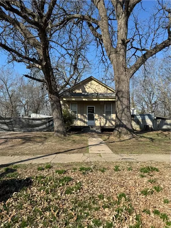 Parsons, KS 67357,710 & 712 Lincoln AVE