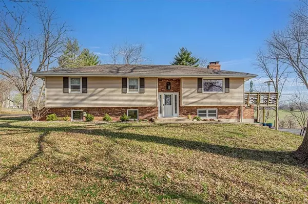 1930 Hillview RD, Liberty, MO 64068