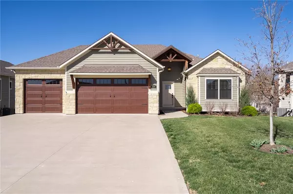 1101 Juniper LN, Lawrence, KS 66049