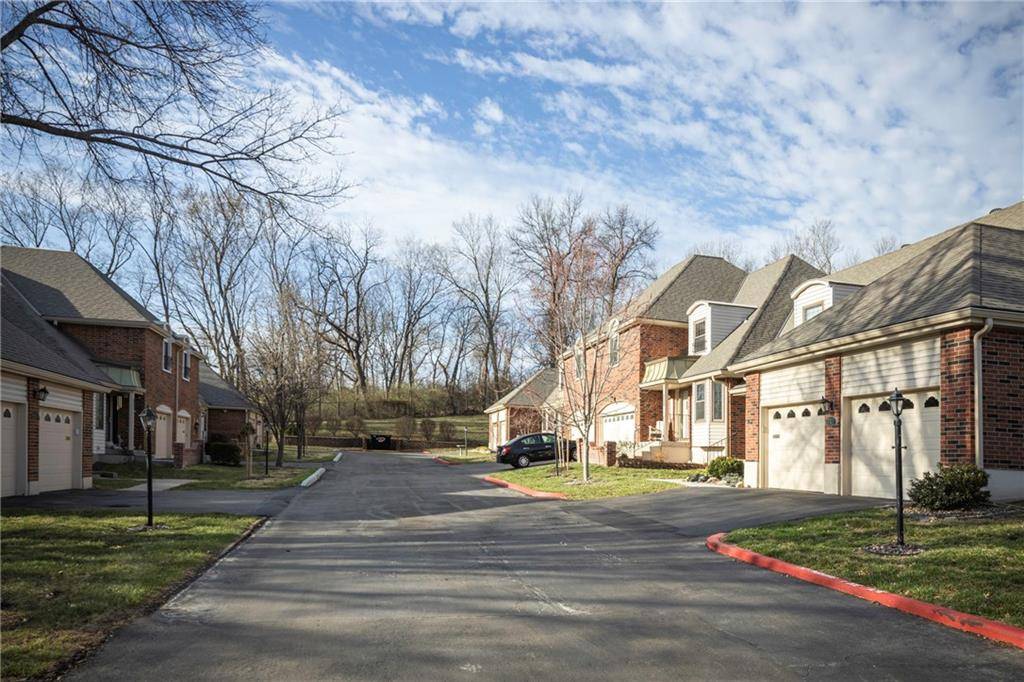Independence, MO 64055,327 E Partridge AVE