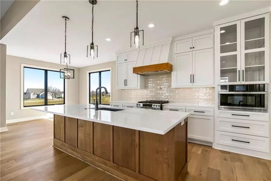 9717 Ingrid ST, De Soto, KS 66018