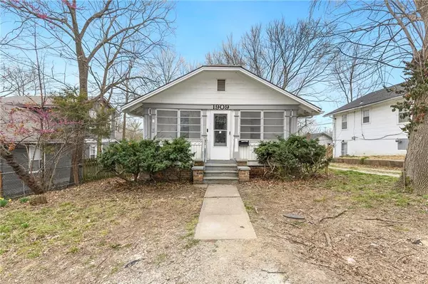 1909 E 84TH ST, Kansas City, MO 64132