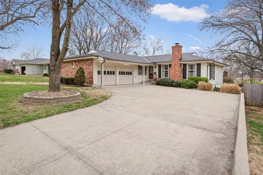 3207 NE 47th TER, Kansas City, MO 64117