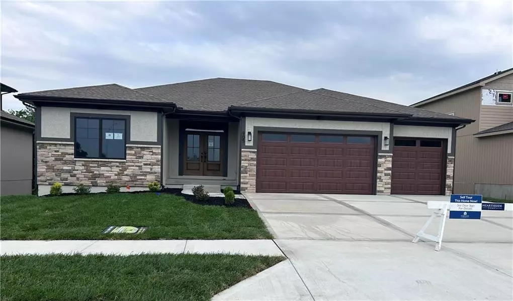 905 Reed DR, Raymore, MO 64083