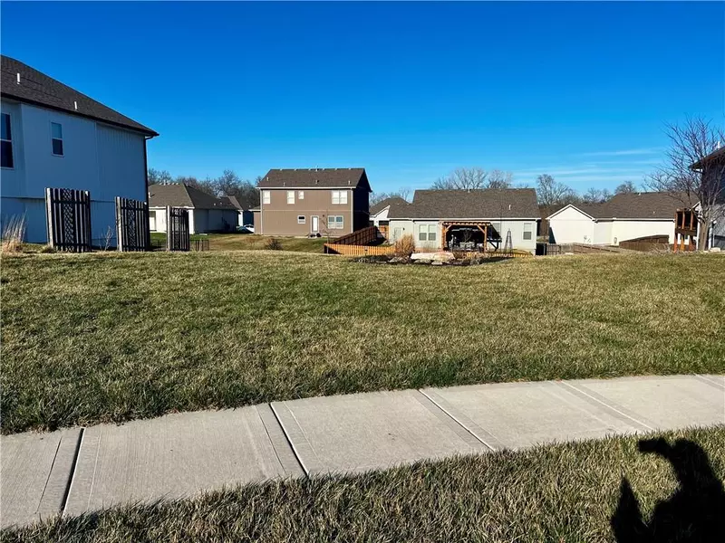 3724 NW 96th CT, Kansas City, MO 64154