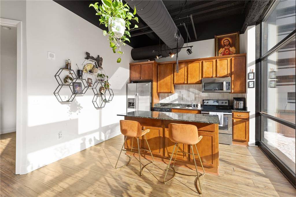 Kansas City, MO 64106,1101 Walnut ST #205