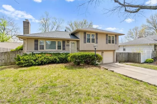 Overland Park, KS 66212,8409 Santa Fe LN