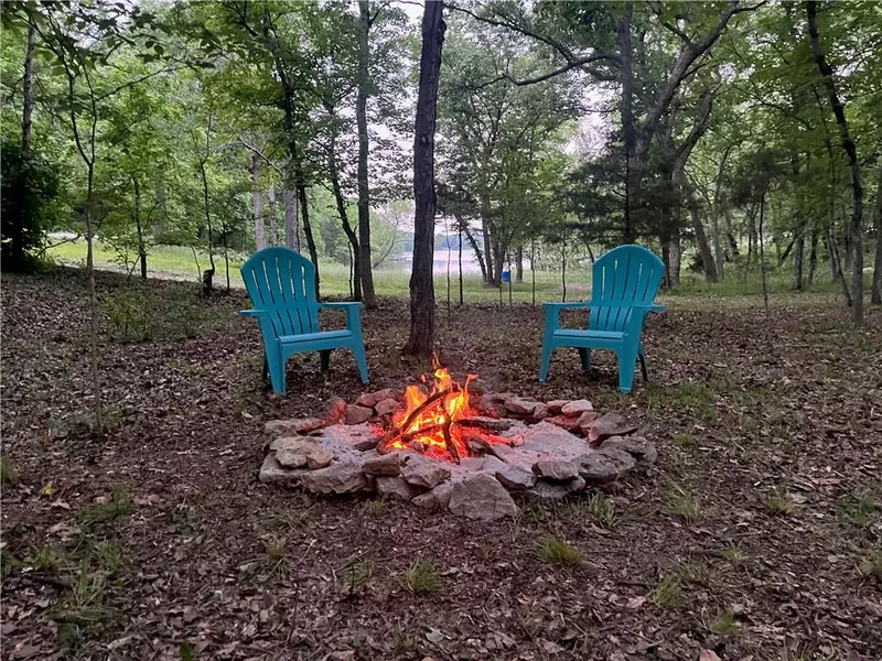 2 N Orchard LN, Mound City, KS 66056
