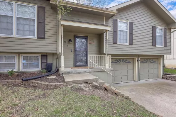 Kansas City, MO 64155,919 NE 109th TER