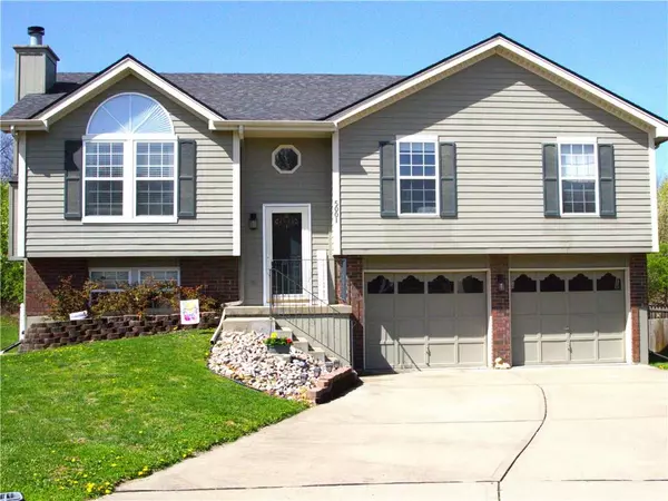 5001 NE 63rd TER, Kansas City, MO 64119
