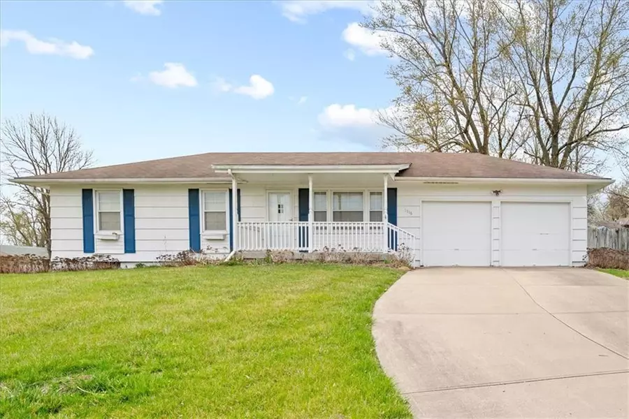 1716 Lexington RD, Pleasant Hill, MO 64080