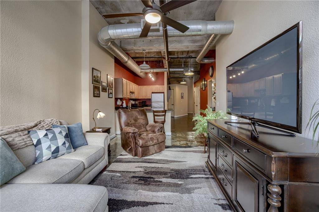 Kansas City, MO 64105,321 W 7TH ST #302