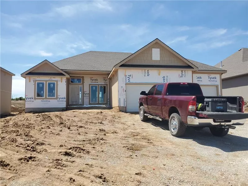 10208 N Winchester AVE, Kansas City, MO 64156