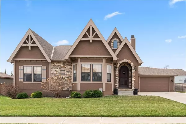 1209 SW Arborcrest DR, Lee's Summit, MO 64082