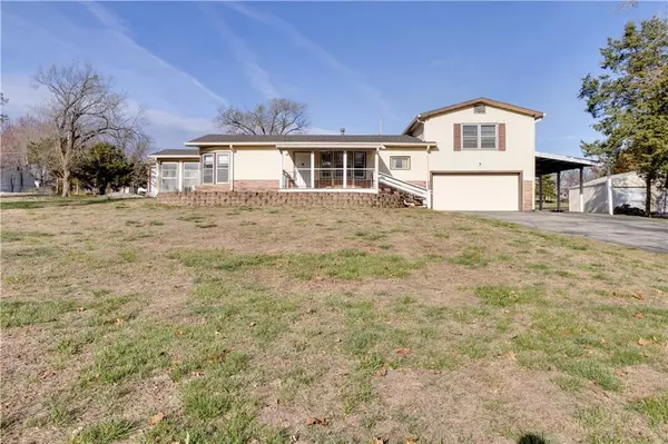 1089 E 1326 RD, Lawrence, KS 66046