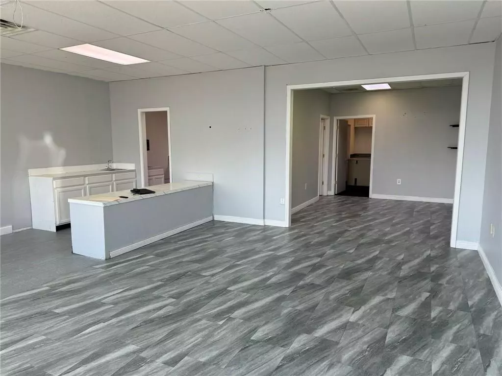 Topeka, KS 66604,5938 SW 17 ST