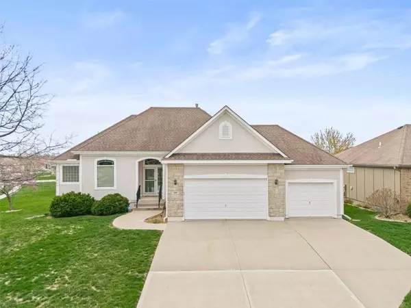 709 Redtop LN, Raymore, MO 64083