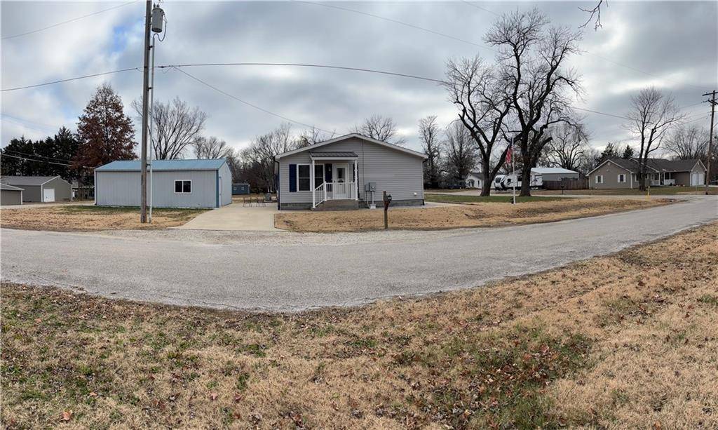 Yates Center, KS 66783,702 S Grove ST