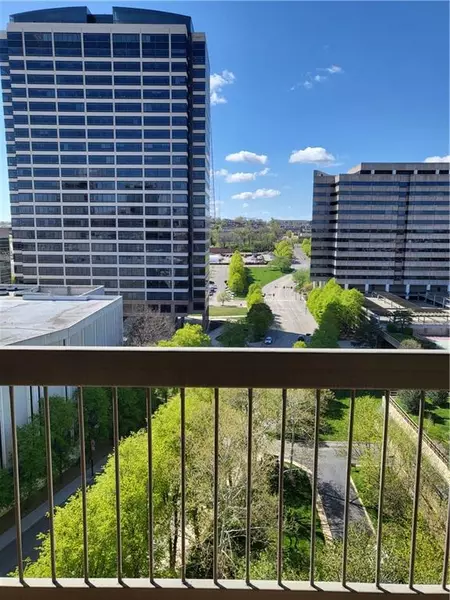 2510 Grand BLVD #1502, Kansas City, MO 64108