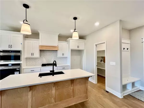 Liberty, MO 64068,1965 Longview DR