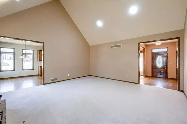 Liberty, MO 64068,652 BUTTERNUT LN